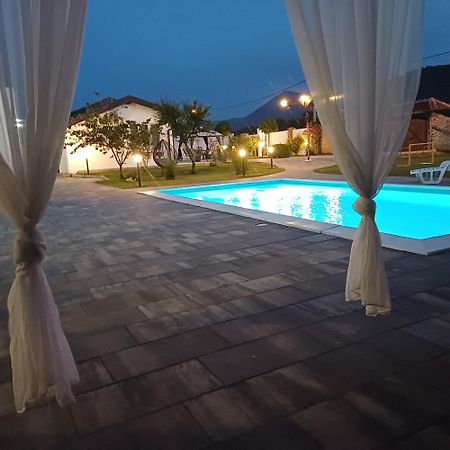 Вилла Family Estate Hadzalova Avlija Бихач Экстерьер фото